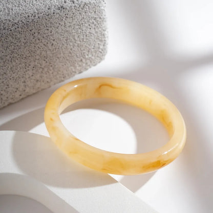 Tunn Hartsring Marmoreffekt — Chic Lätt Armband att mixa: Brun